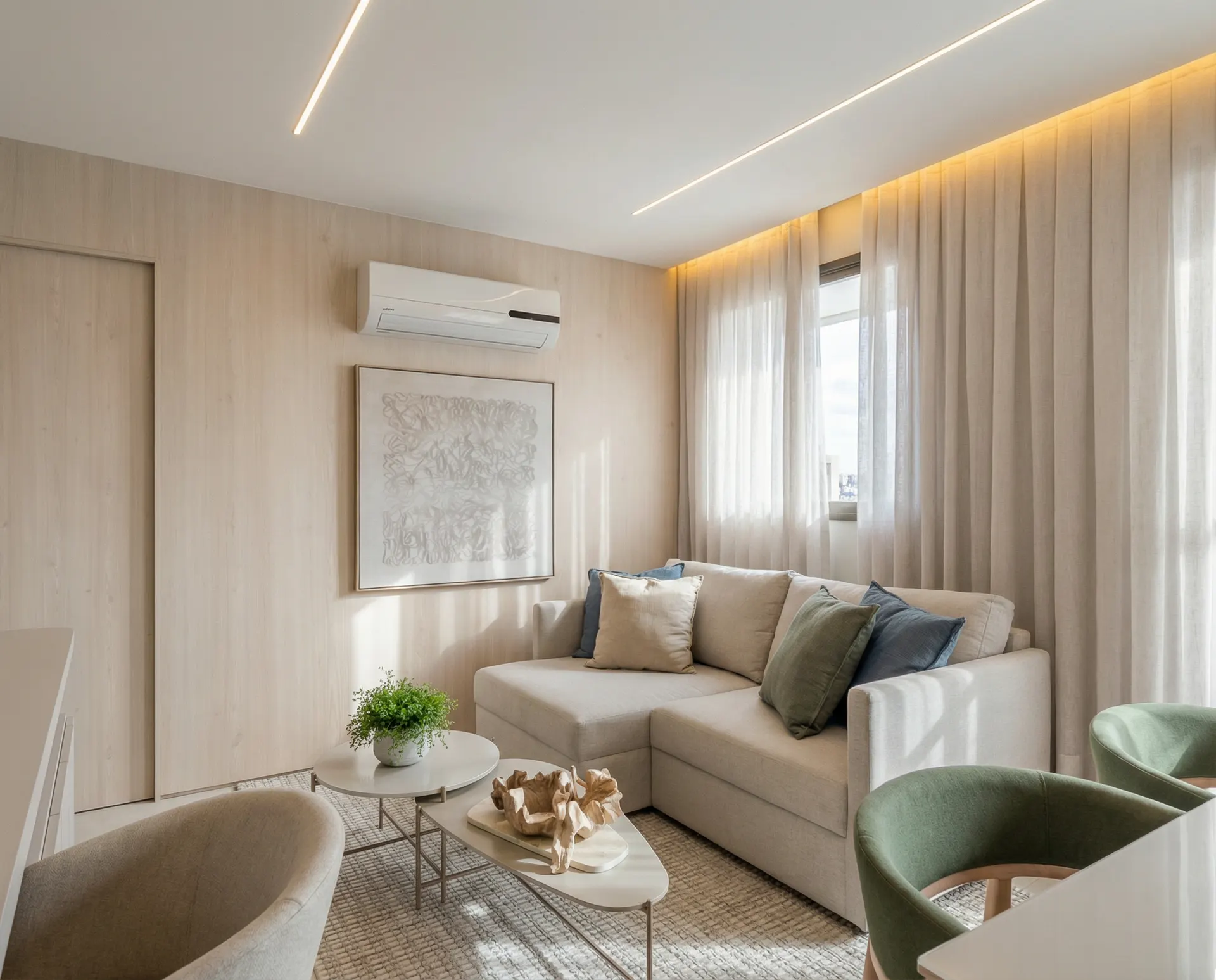 Sala de estar e jantar com pendentes e cadeiras verde-oliva
